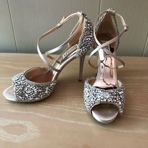 Badgley Mischka Crystal Studded Heels ✨ size 8